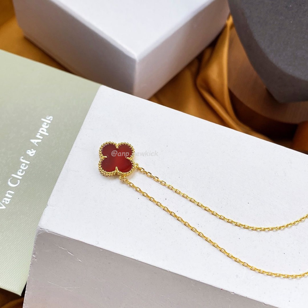 Van Cleef Arpels Vintage Alhambra Pendant (12) - www.newkick.vip