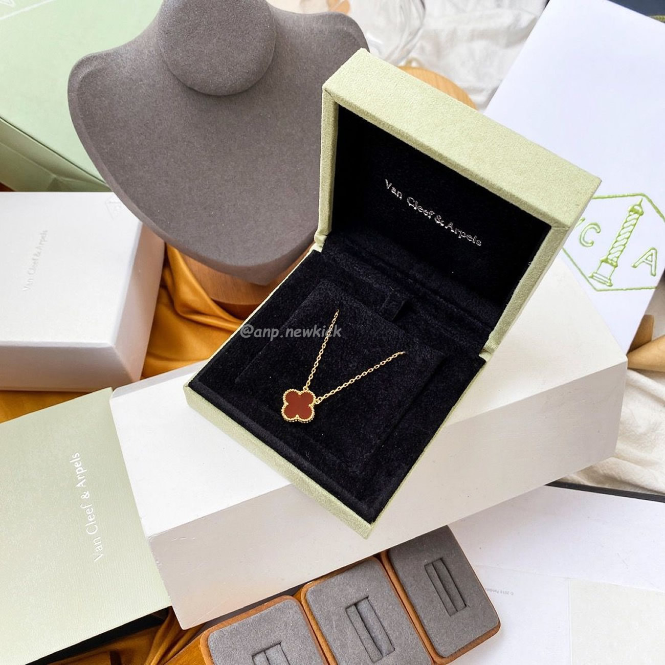 Van Cleef Arpels Vintage Alhambra Pendant (5) - www.newkick.vip