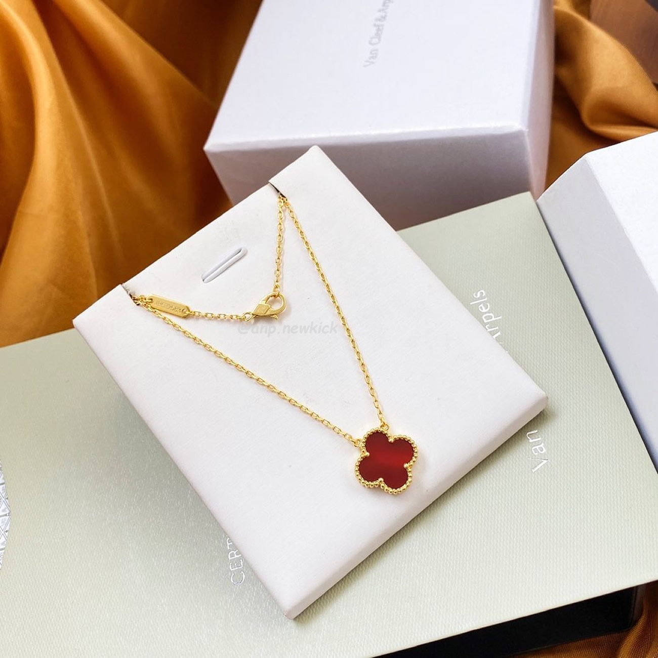 Van Cleef Arpels Vintage Alhambra Pendant (6) - www.newkick.vip