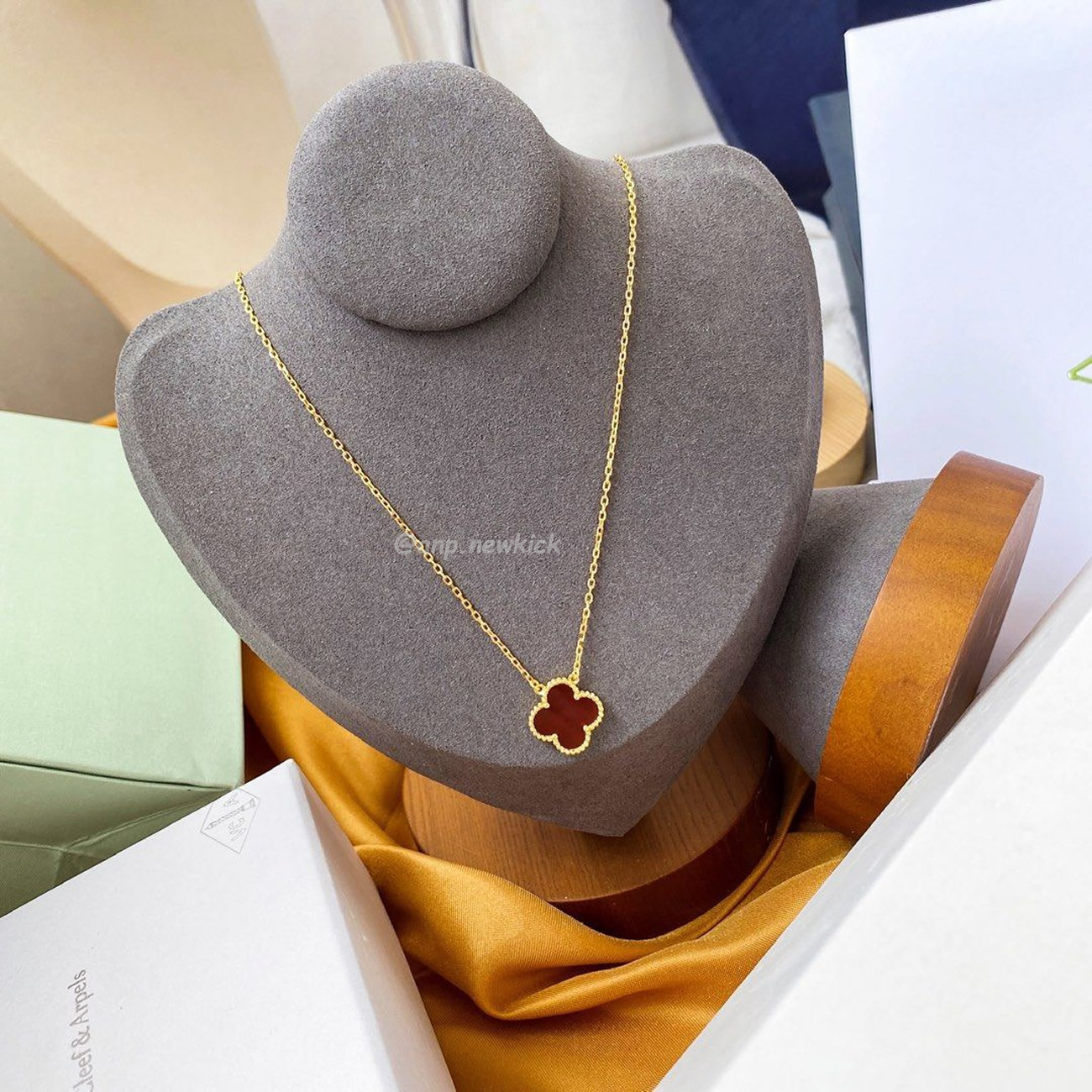 Van Cleef Arpels Vintage Alhambra Pendant (7) - www.newkick.vip