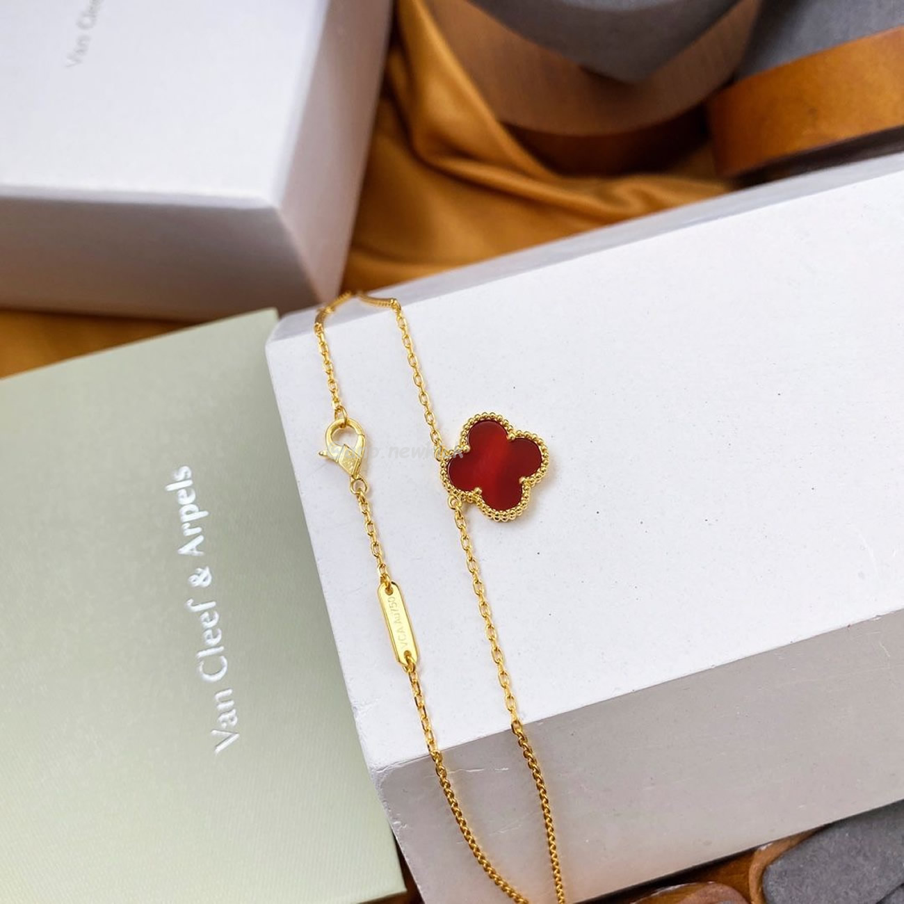 Van Cleef Arpels Vintage Alhambra Pendant (8) - www.newkick.vip