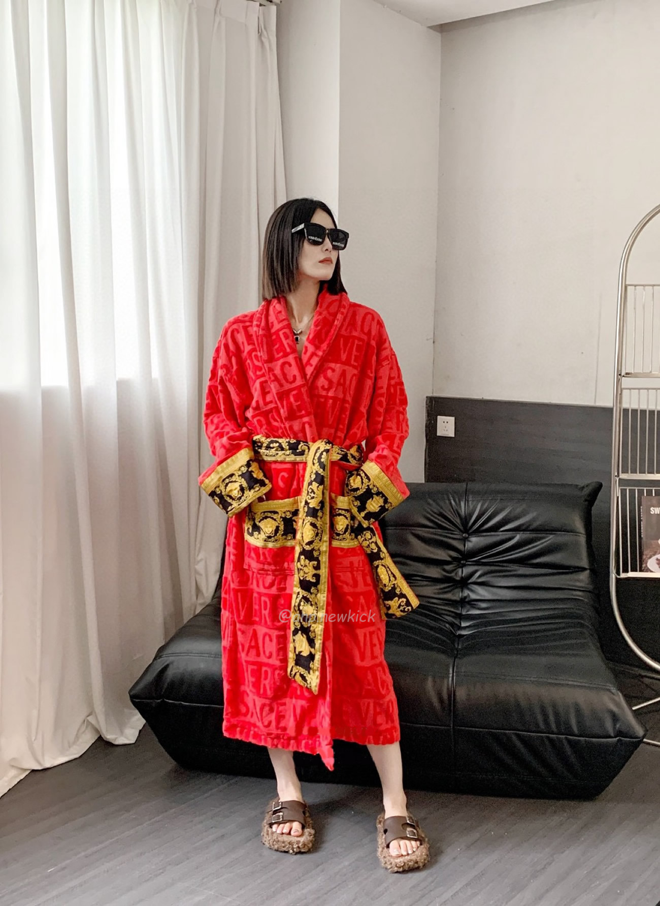 Versace Baroque Logo Jacquard Cotton Bathrobe (2) - www.newkick.vip Versace Baroque Logo Jacquard Cotton Bathrobe (2) - www.newkick.vip