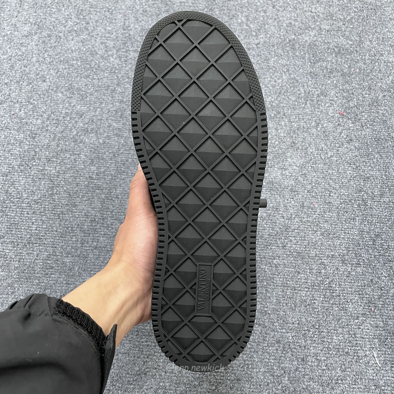 Valentino Garavani One Stud Mens Sneakers (2) - www.newkick.vip