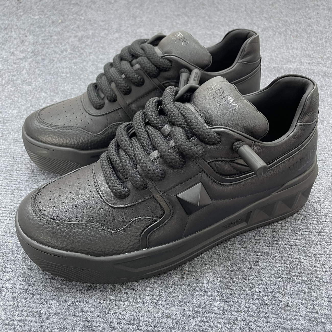 Valentino Garavani One Stud Mens Sneakers (3) - www.newkick.vip