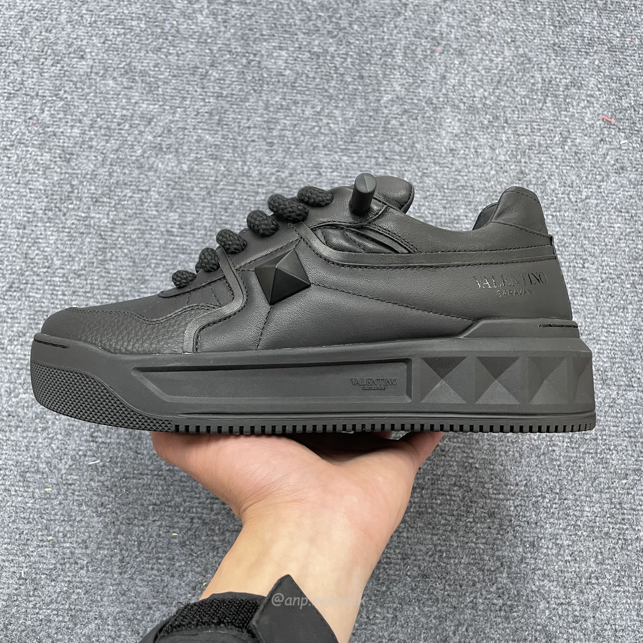 Valentino Garavani One Stud Mens Sneakers (6) - www.newkick.vip