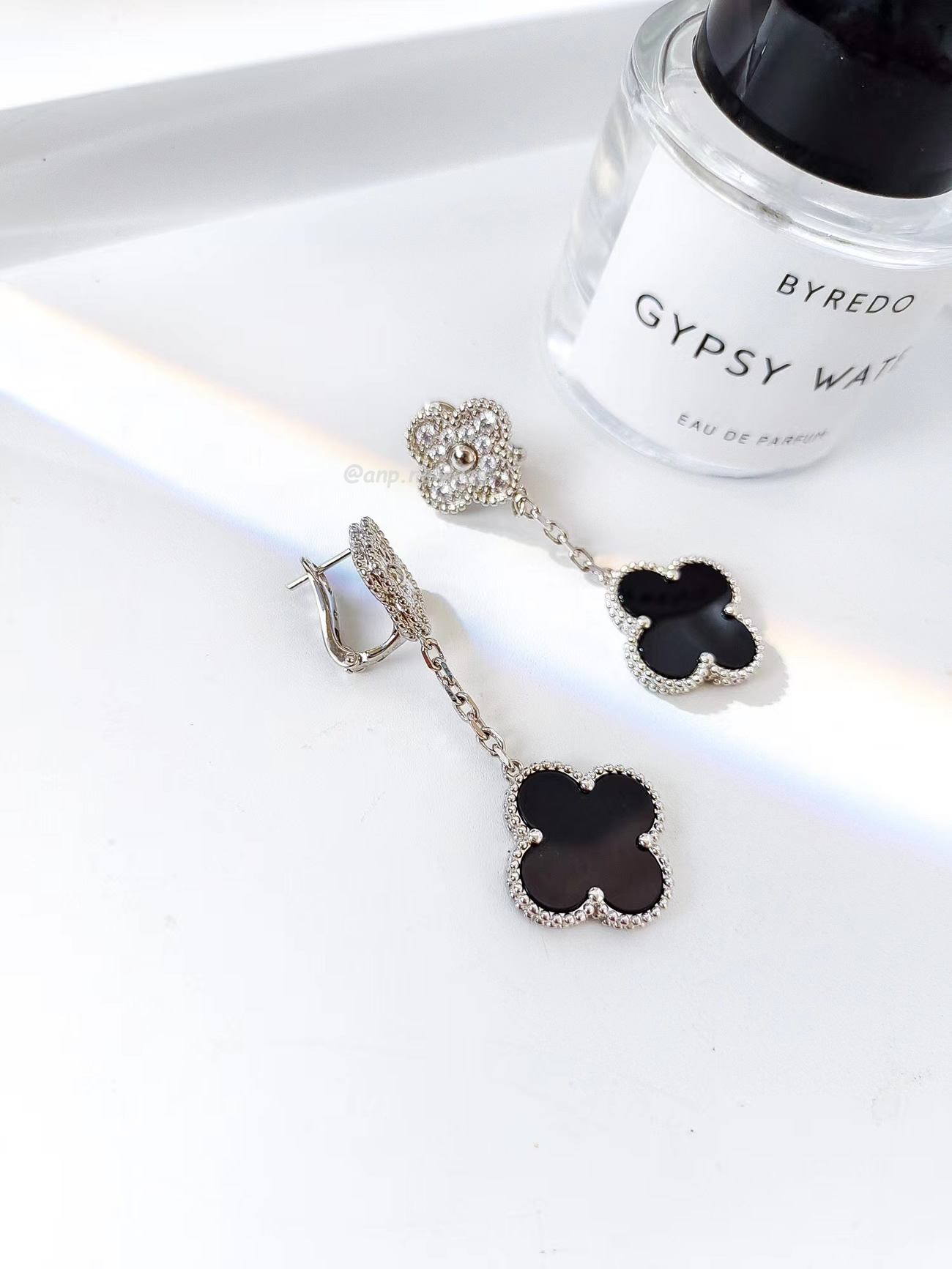Van Cleef Arpels Magic Alhambra Earrings 2 Motifs 18k White Gold (10) - www.newkick.vip Van Cleef Arpels Magic Alhambra Earrings 2 Motifs 18k White Gold (10) - www.newkick.vip