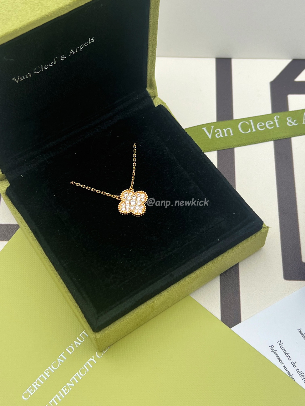 Van Cleef Arpels Full Diamond Clover Necklace (1) - www.newkick.vip Van Cleef Arpels Full Diamond Clover Necklace (1) - www.newkick.vip