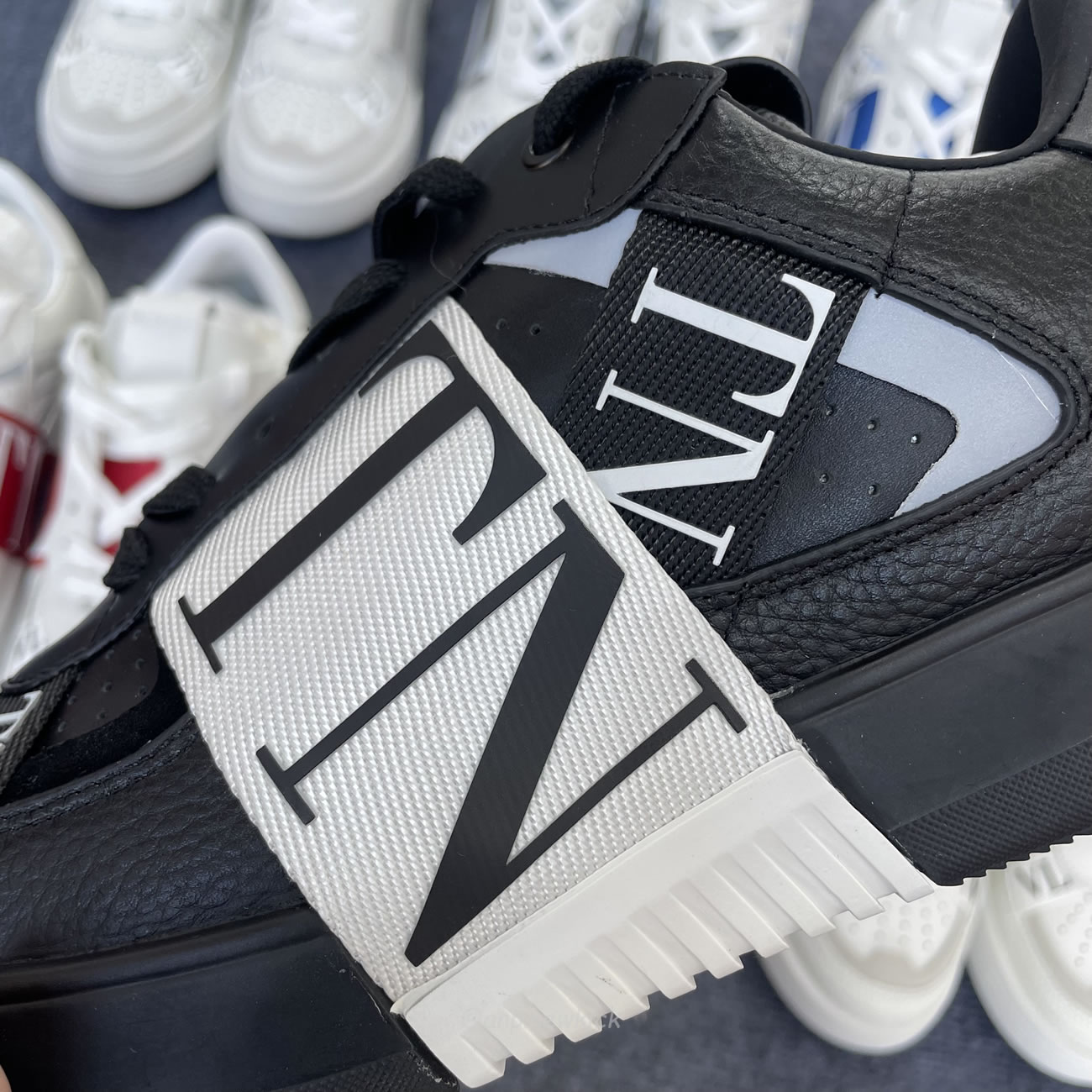 Valentino Garavani Vl7n Sneaker Low Top White Black Grey Red Blue Ys0c58wrq 24p (16) - www.newkick.vip