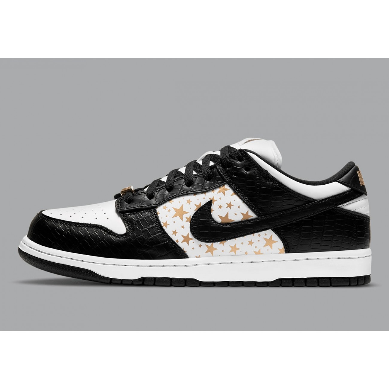 Supreme x Nike SB Dunk Low "Black / Mean Green / Hyper Blue / Barkroot Brown"