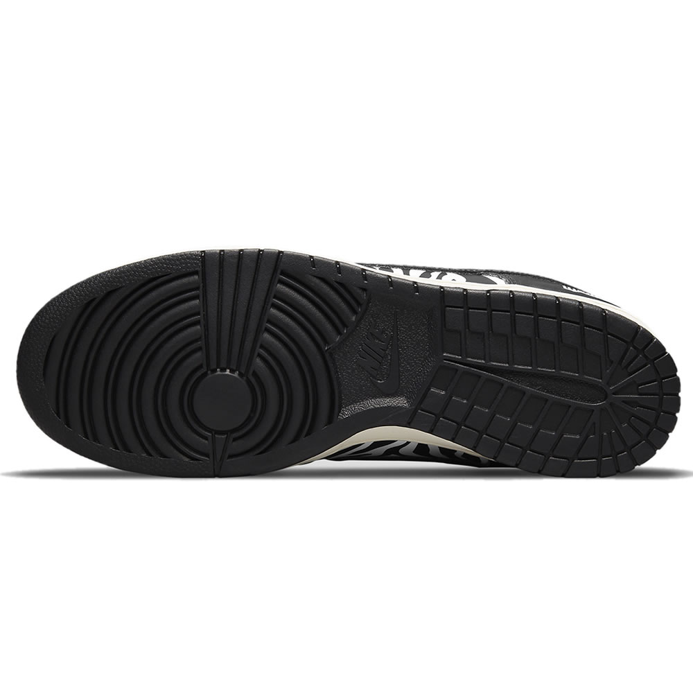 Quartersnacks x Nike SB Dunk Low DM3510-001