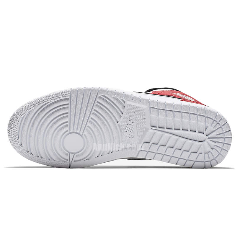 Air Jordan 1 Mid Gives the Bulls White Red 554724-116