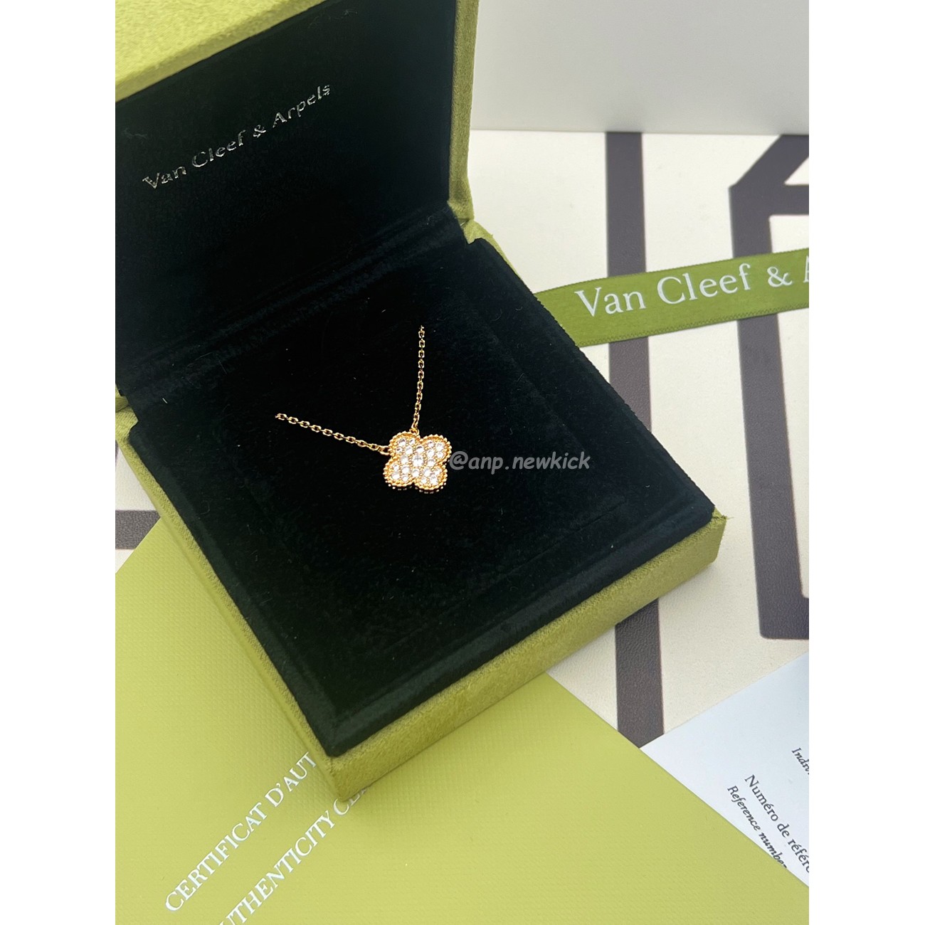 Van Cleef&Arpels Full Diamond Clover Necklace